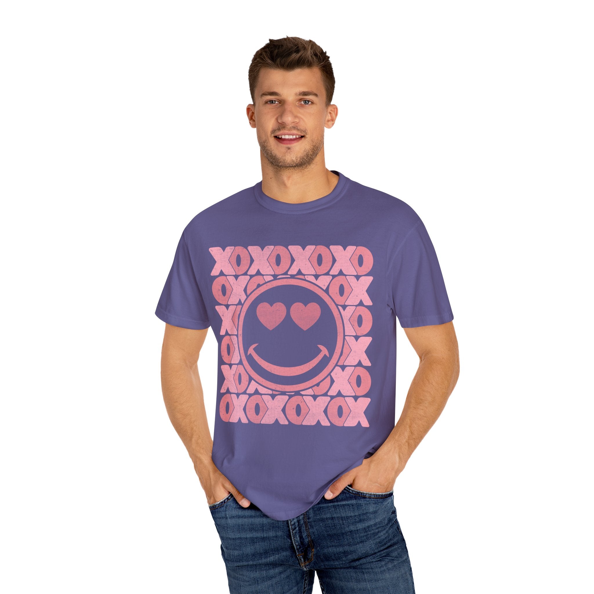 XOXO Smiley Face Shirt, Valentine Heart Shirt, Xoxo Shirt, Valentines Day Gift, Retro Love Shirt, Pink XOXO Smiley Face Tee