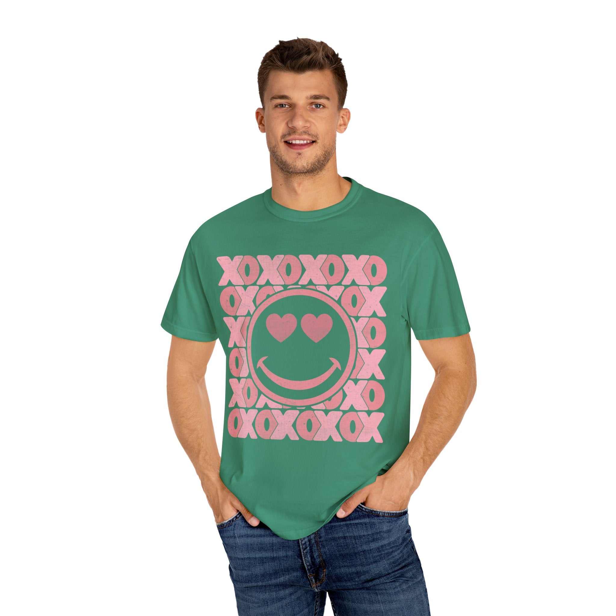 XOXO Smiley Face Shirt, Valentine Heart Shirt, Xoxo Shirt, Valentines Day Gift, Retro Love Shirt, Pink XOXO Smiley Face Tee