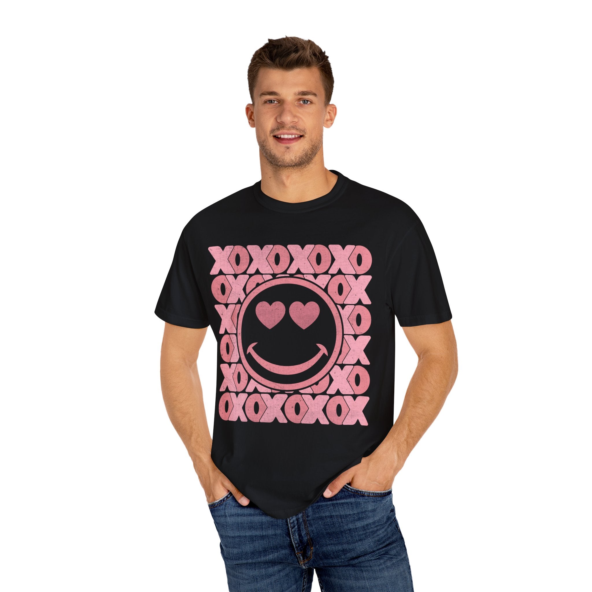 XOXO Smiley Face Shirt, Valentine Heart Shirt, Xoxo Shirt, Valentines Day Gift, Retro Love Shirt, Pink XOXO Smiley Face Tee