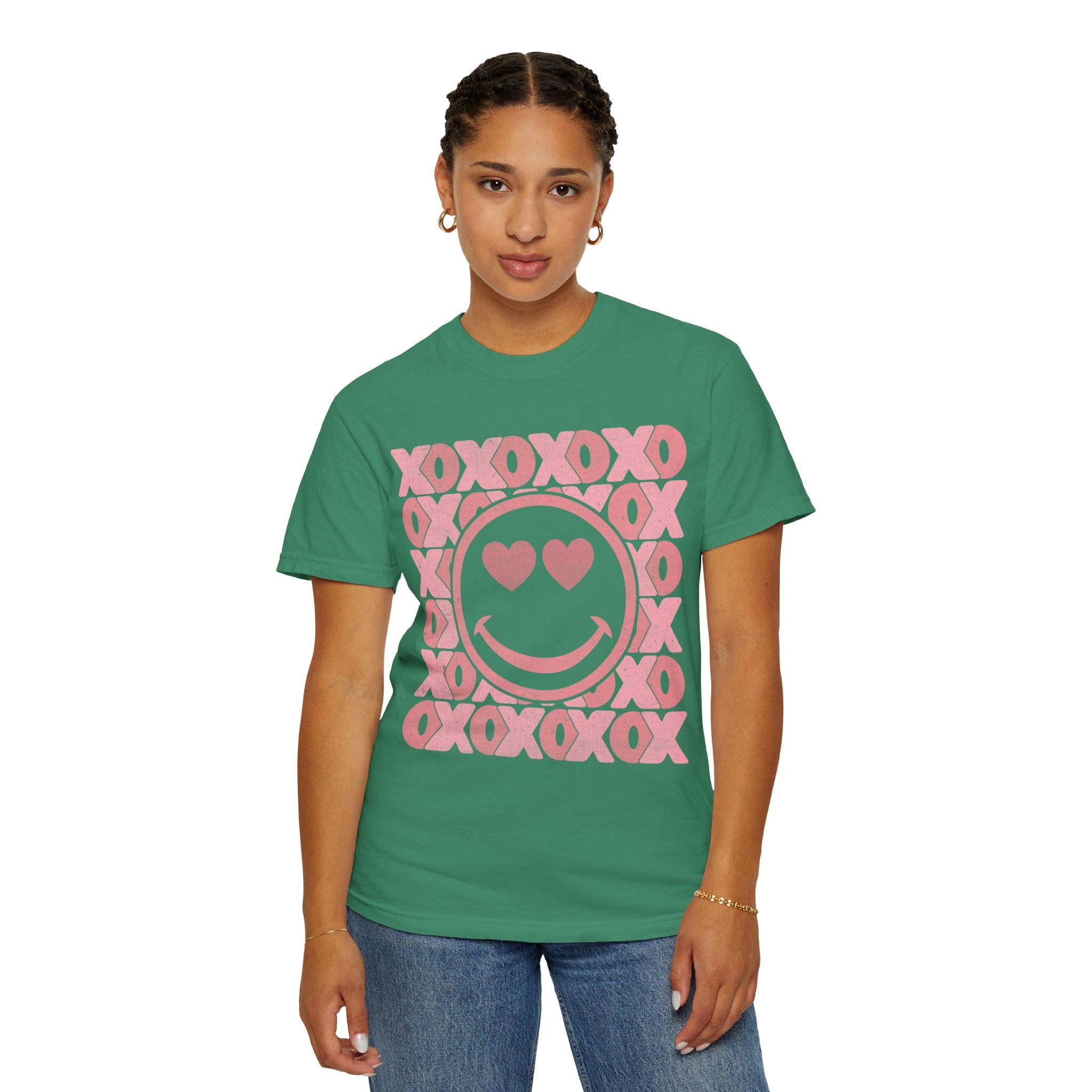 XOXO Smiley Face Shirt, Valentine Heart Shirt, Xoxo Shirt, Valentines Day Gift, Retro Love Shirt, Pink XOXO Smiley Face Tee