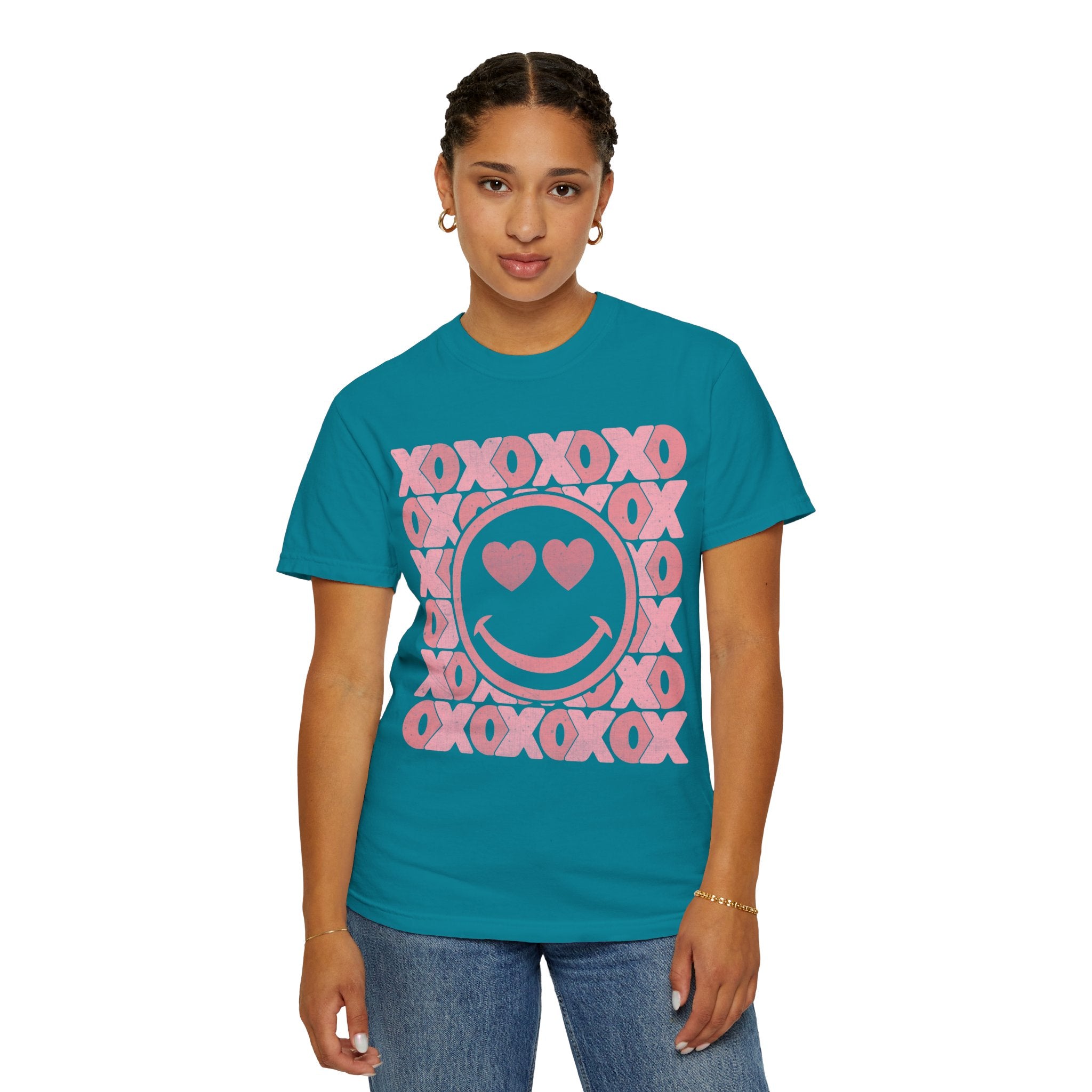 XOXO Smiley Face Shirt, Valentine Heart Shirt, Xoxo Shirt, Valentines Day Gift, Retro Love Shirt, Pink XOXO Smiley Face Tee