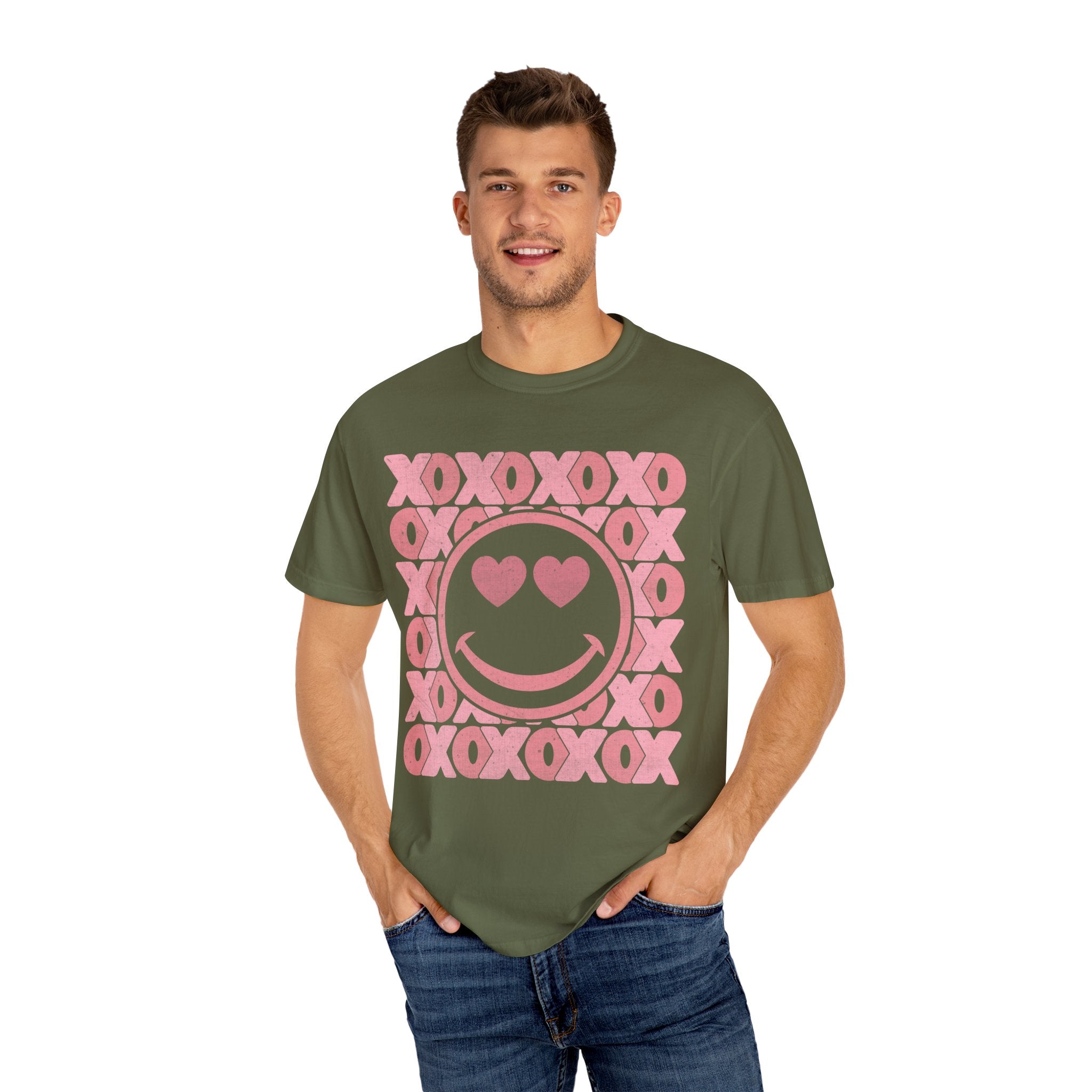 XOXO Smiley Face Shirt, Valentine Heart Shirt, Xoxo Shirt, Valentines Day Gift, Retro Love Shirt, Pink XOXO Smiley Face Tee